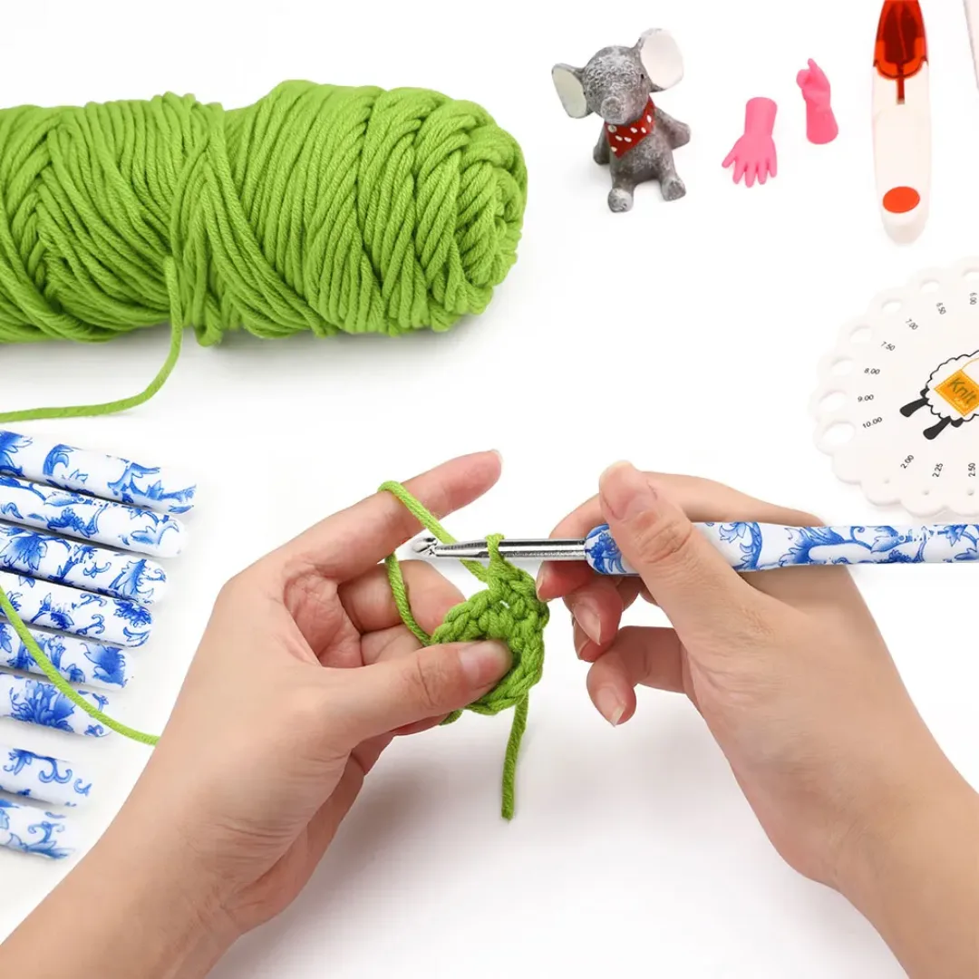 Flowers Print Crochet Hook Set – 8 Pieces